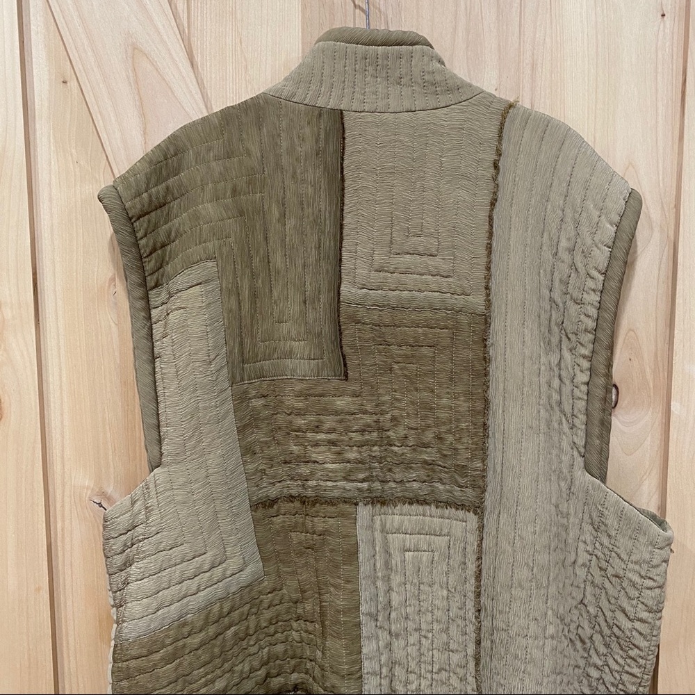 Kiss of the Wolf Quilt Silk Vest Sz M Wearable Art - Picture 7 of 12